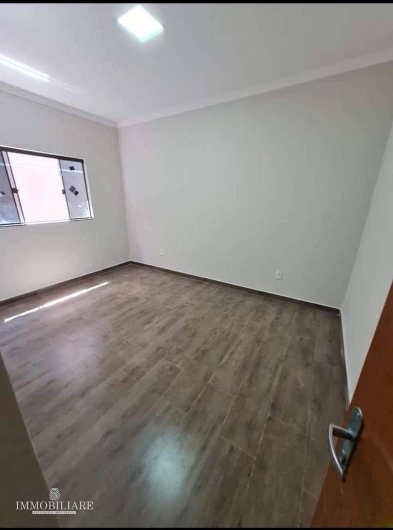 Casa à venda com 2 quartos, 60m² - Foto 4