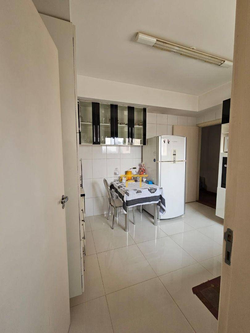 Apartamento à venda com 3 quartos, 122m² - Foto 7