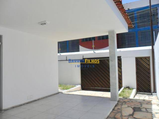 Casa para alugar com 3 quartos, 250m² - Foto 2