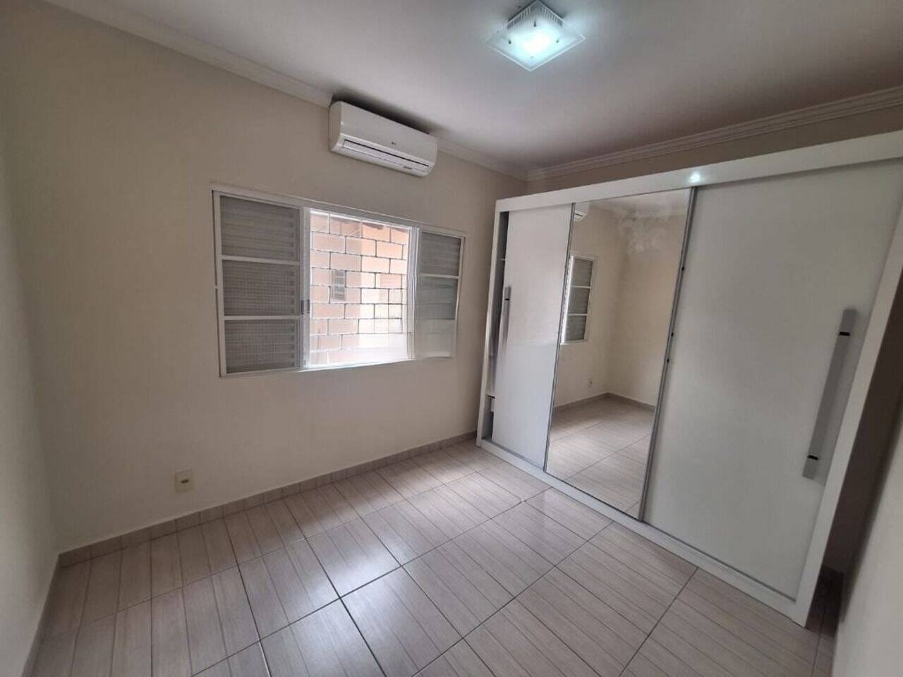 Casa para alugar com 3 quartos - Foto 1