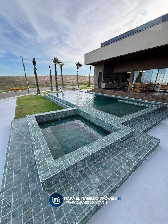 Casa de Condomínio à venda com 4 quartos, 640m² - Foto 2