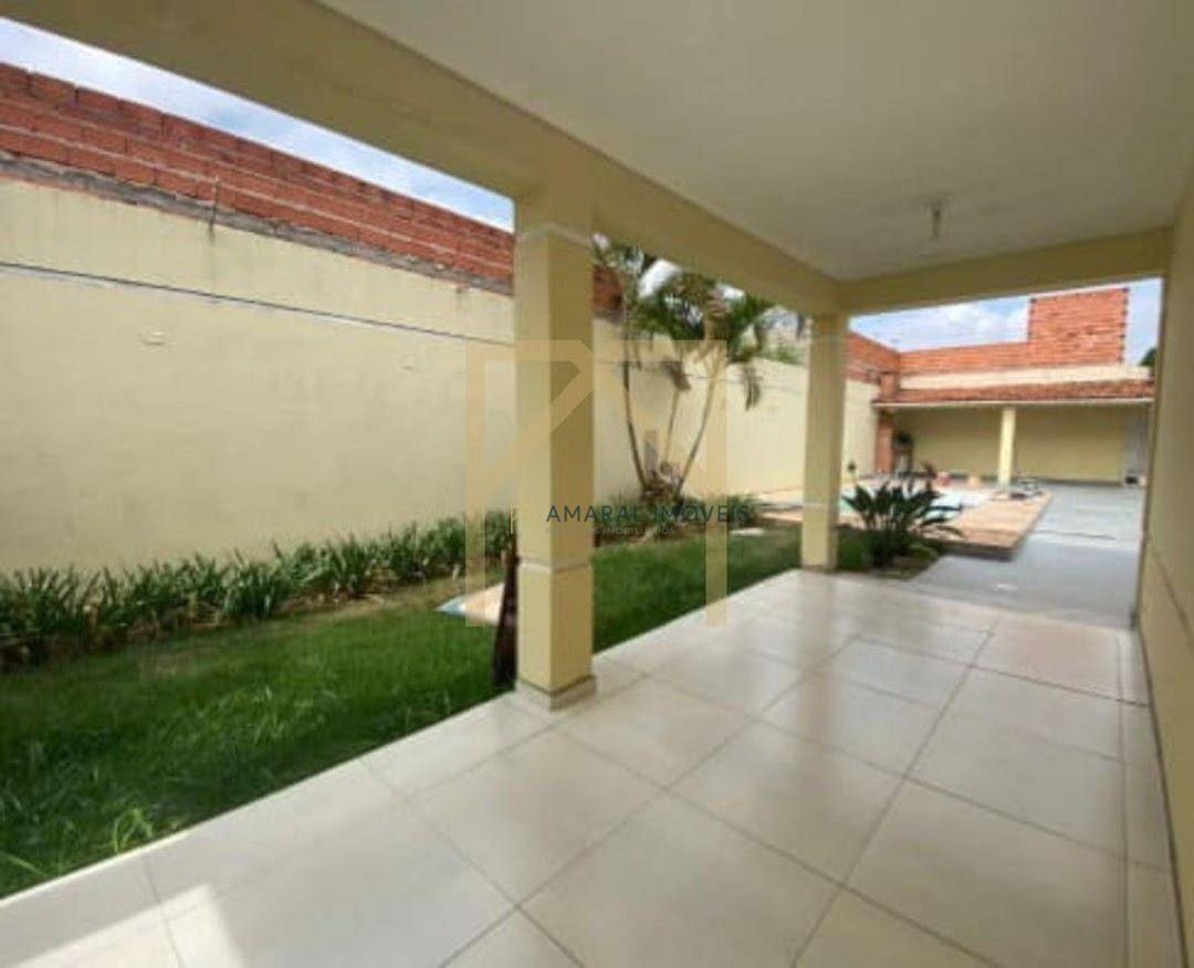 Casa à venda e aluguel com 3 quartos, 220m² - Foto 5