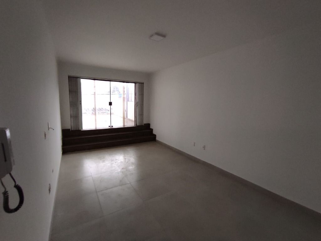 Casa à venda com 3 quartos, 210m² - Foto 5