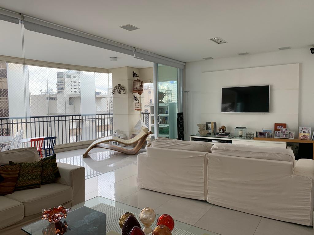 Apartamento à venda com 3 quartos, 200m² - Foto 1