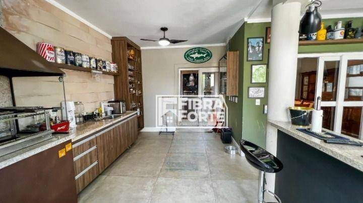 Casa de Condomínio à venda com 4 quartos, 356m² - Foto 2