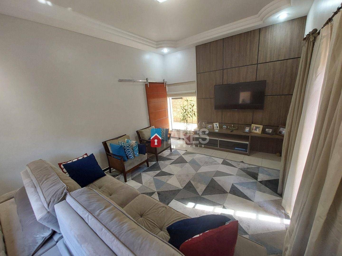 Casa à venda com 3 quartos, 344m² - Foto 9