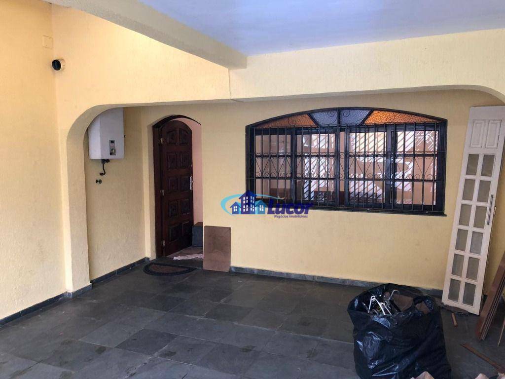 Sobrado à venda com 2 quartos, 220m² - Foto 2