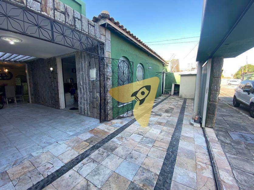 Casa de Condomínio à venda com 4 quartos, 300m² - Foto 2