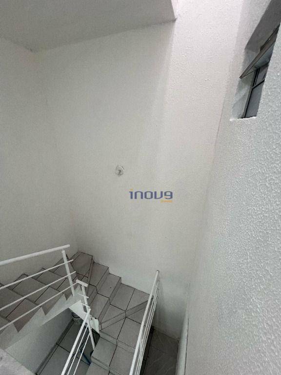 Casa à venda com 2 quartos, 70m² - Foto 7