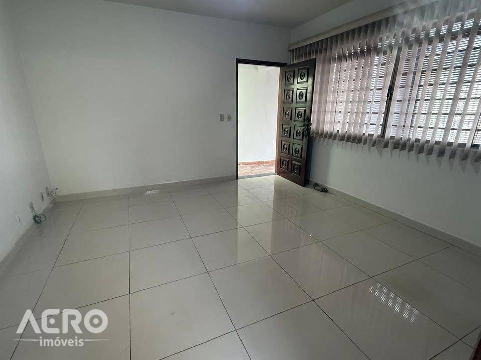 Casa, 5 quartos, 220 m² - Foto 3