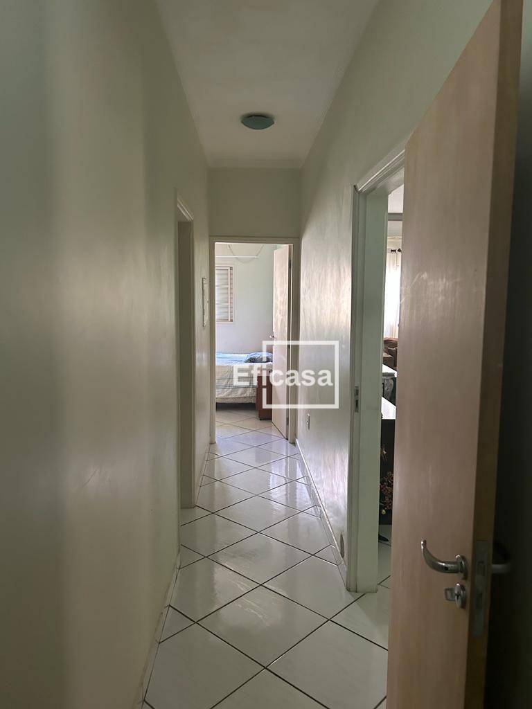 Casa à venda com 3 quartos, 108m² - Foto 1