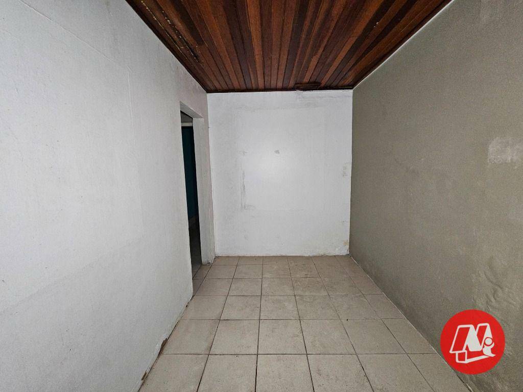 Casa para alugar com 4 quartos, 280m² - Foto 9