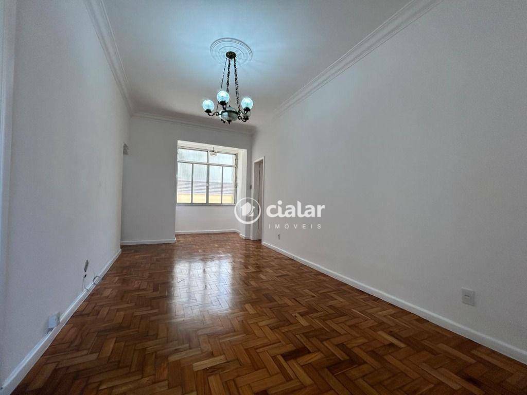 Apartamento à venda com 2 quartos, 72m² - Foto 2