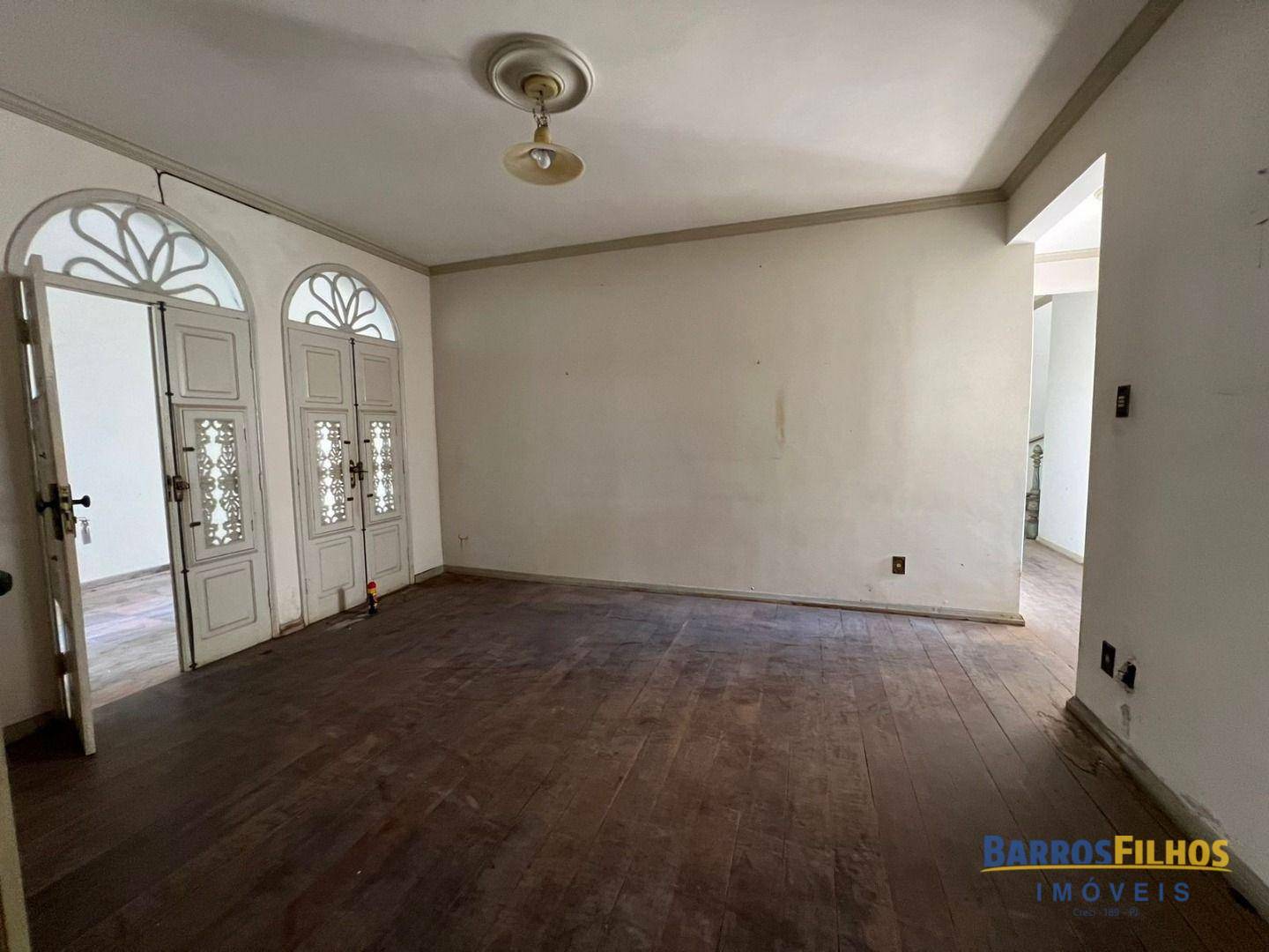 Casa à venda com 5 quartos, 372m² - Foto 10