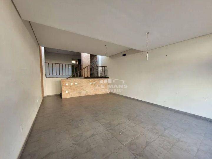 Casa para alugar com 3 quartos, 314m² - Foto 2