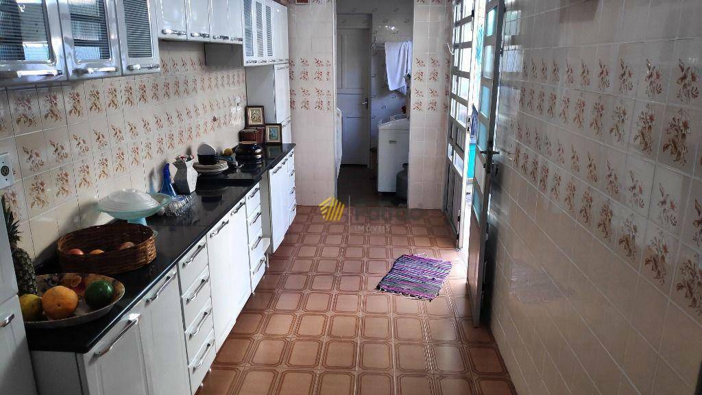 Sobrado à venda com 4 quartos, 210m² - Foto 11