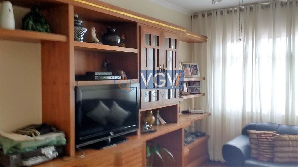 Casa à venda com 3 quartos, 250m² - Foto 2