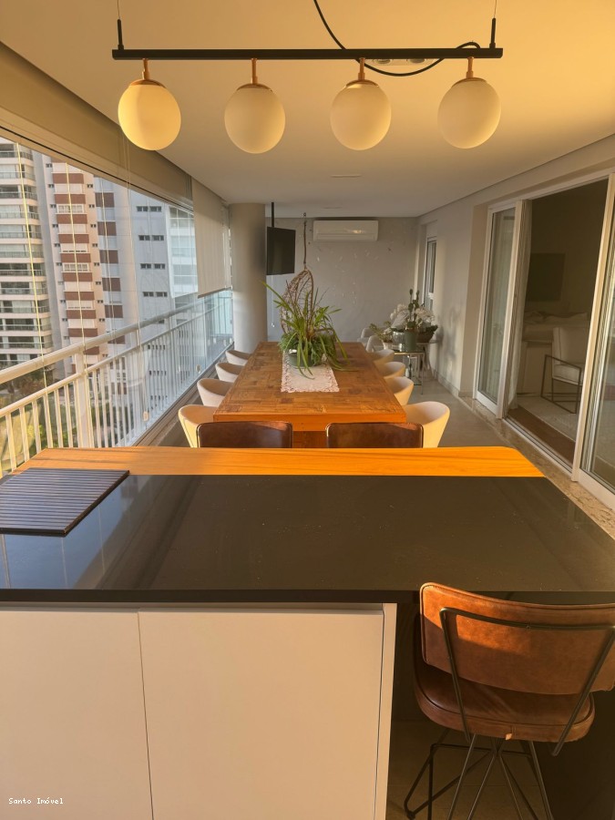 Apartamento para alugar com 3 quartos, 198m² - Foto 1