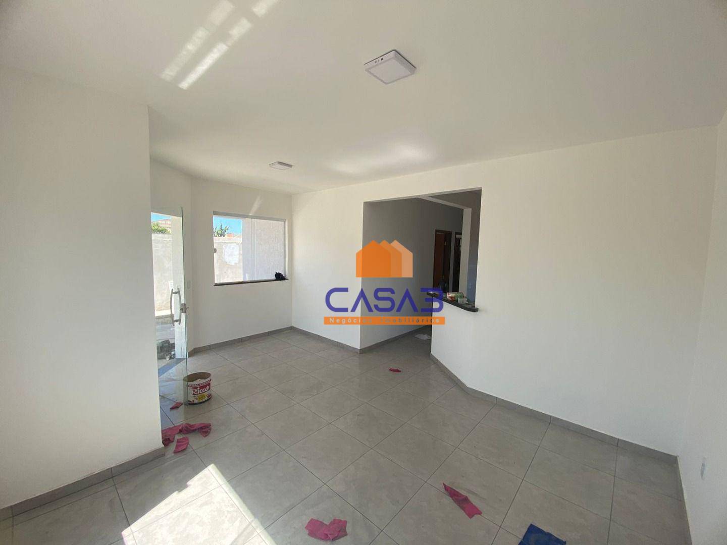 Casa à venda com 3 quartos, 98m² - Foto 3