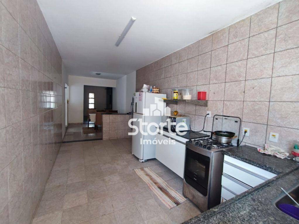 Casa à venda com 3 quartos, 192m² - Foto 3