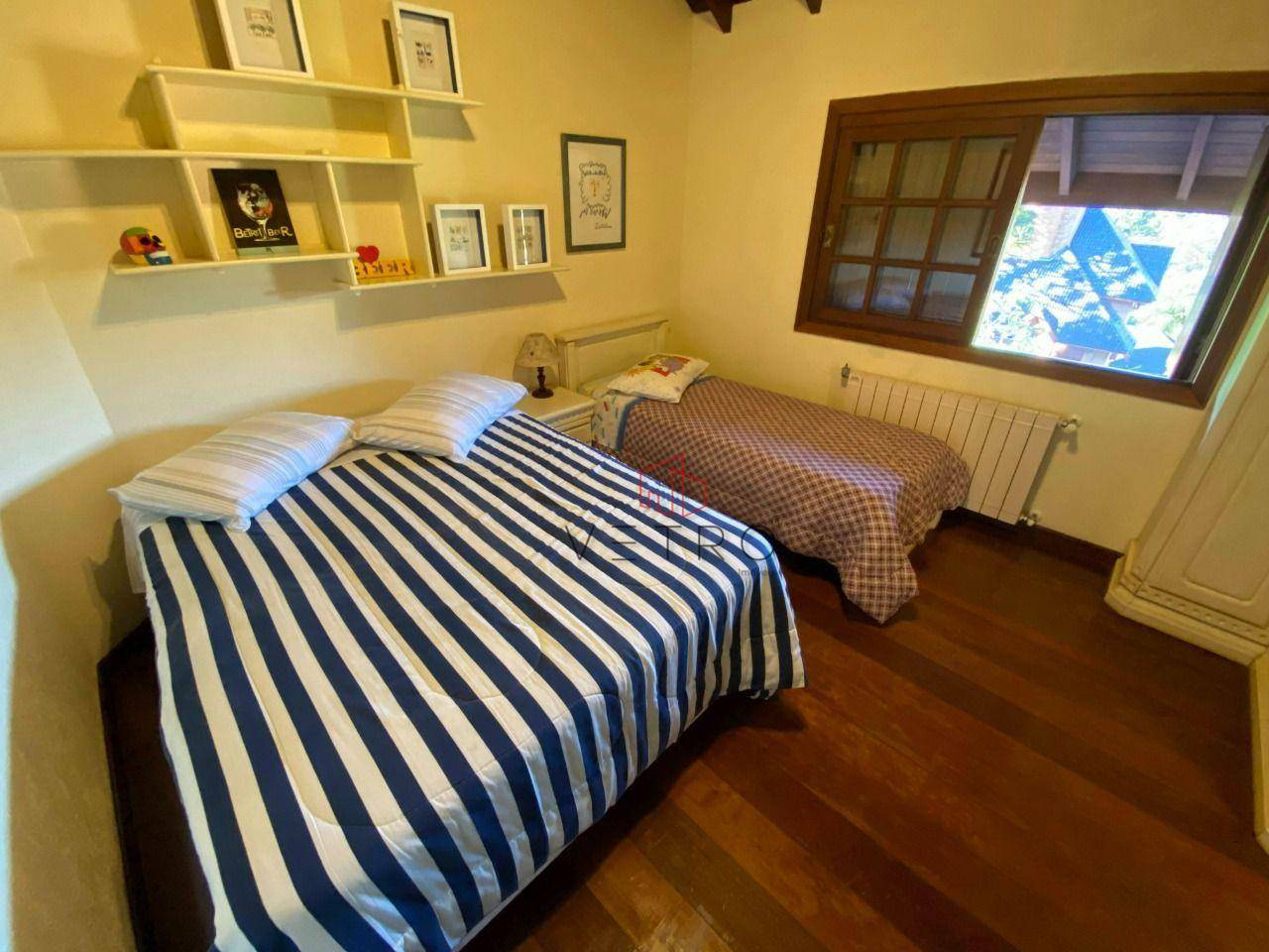 Casa de Condomínio à venda com 4 quartos, 232m² - Foto 11