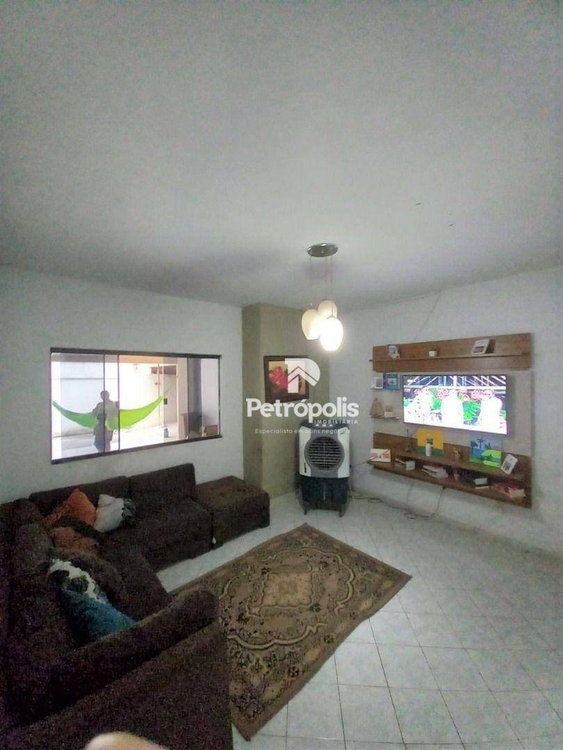 Casa à venda com 3 quartos, 200m² - Foto 2