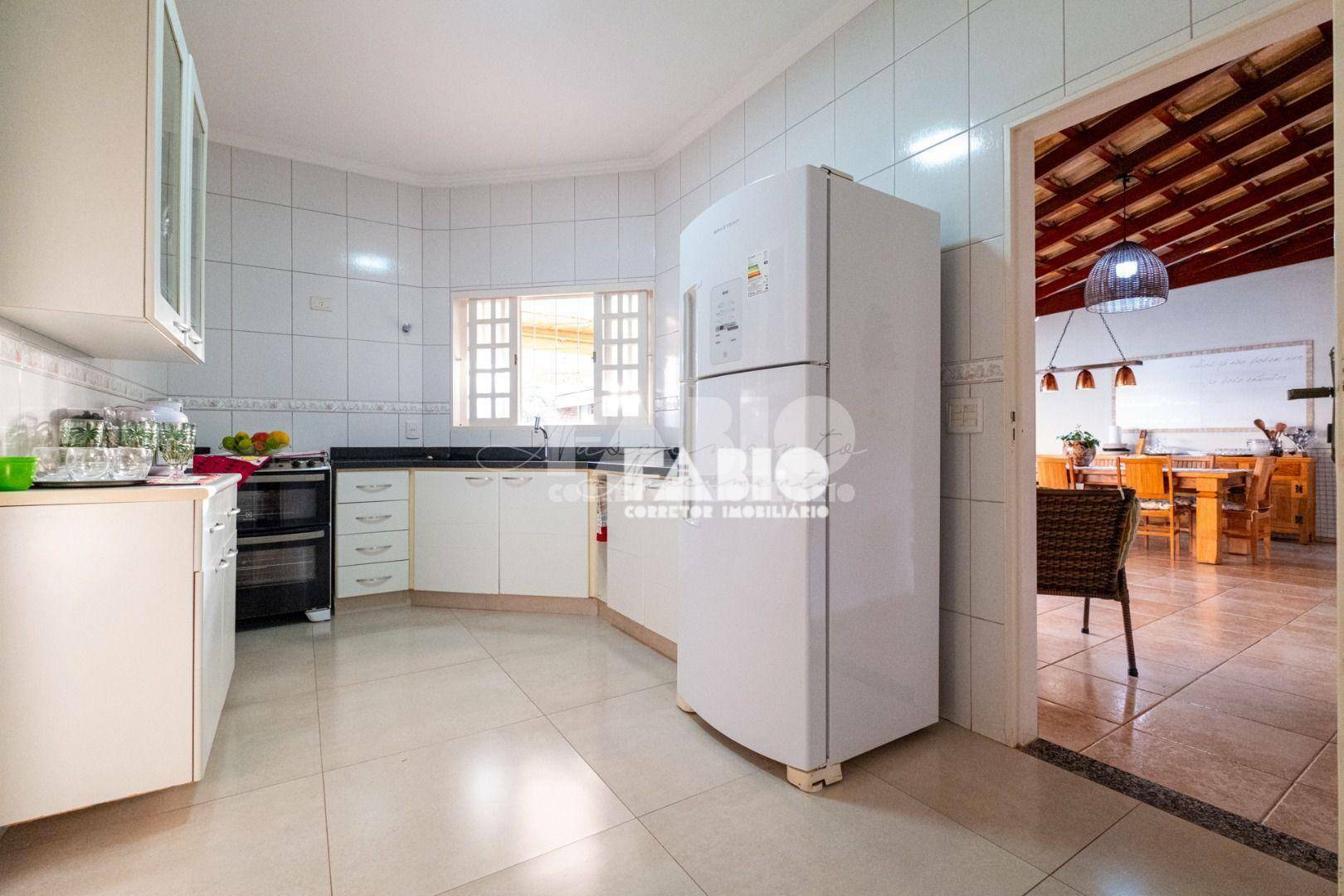 Casa à venda com 4 quartos, 220m² - Foto 30