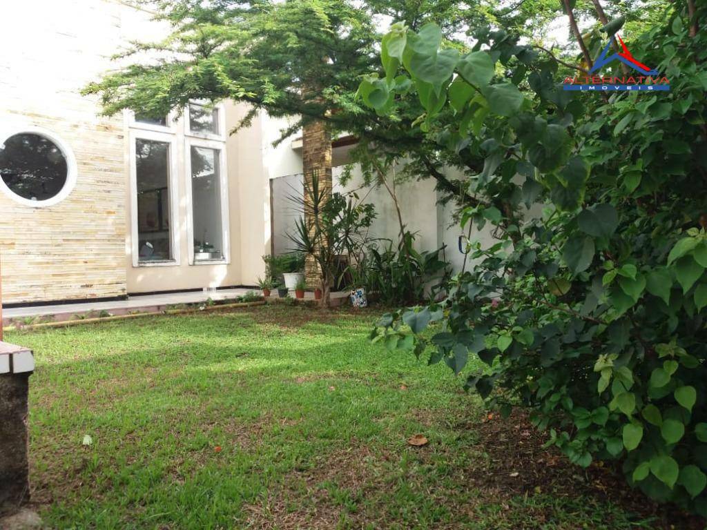 Casa à venda com 3 quartos, 300m² - Foto 3