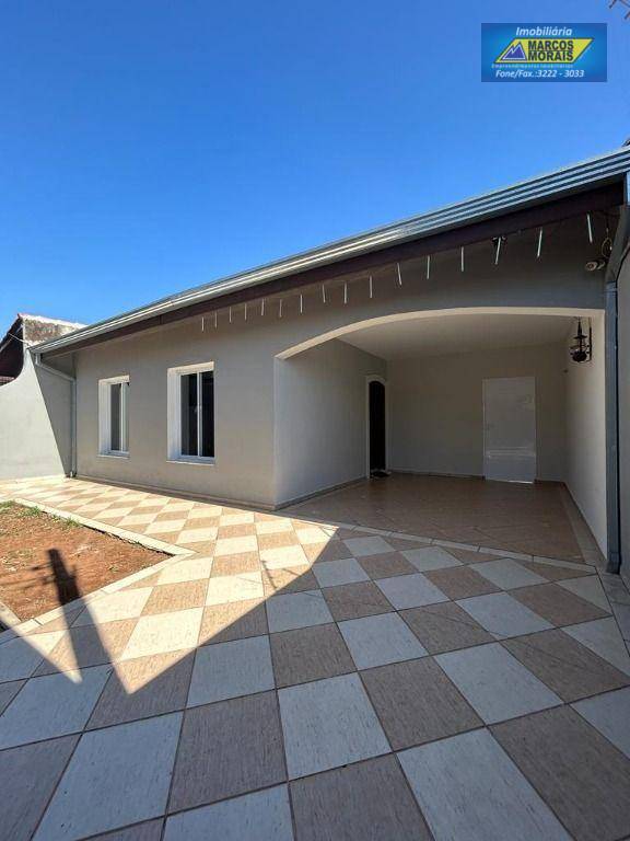 Casa para alugar com 3 quartos, 135m² - Foto 1