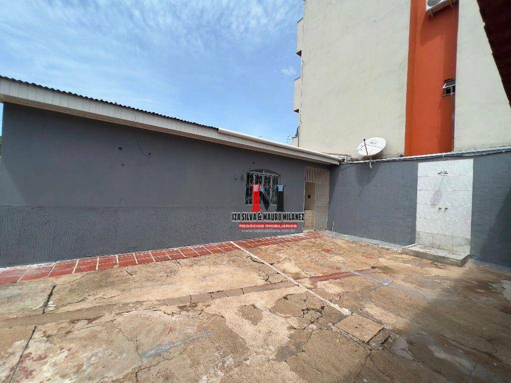 Casa para alugar com 4 quartos, 200m² - Foto 43