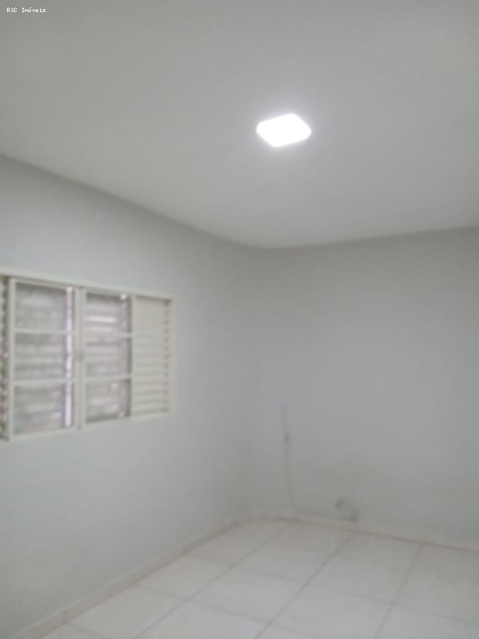 Casa para alugar com 2 quartos, 250m² - Foto 10