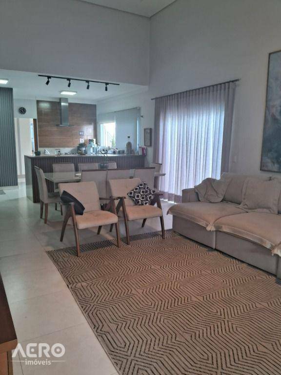 Casa à venda com 3 quartos, 231m² - Foto 4