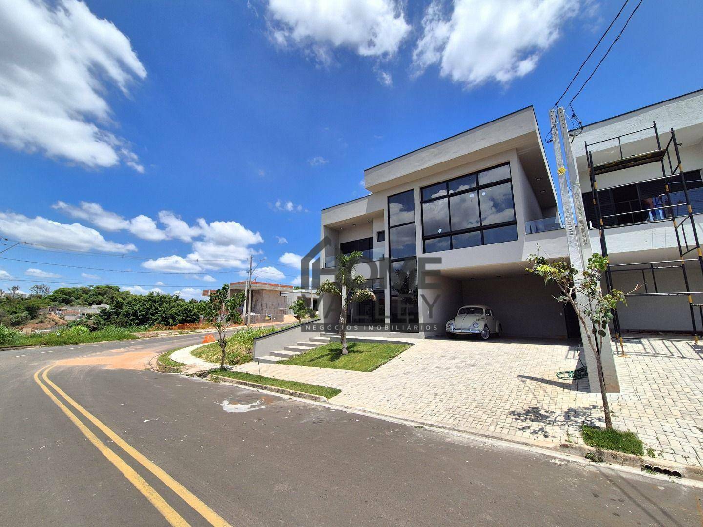 Casa de Condomínio à venda com 3 quartos, 215m² - Foto 2