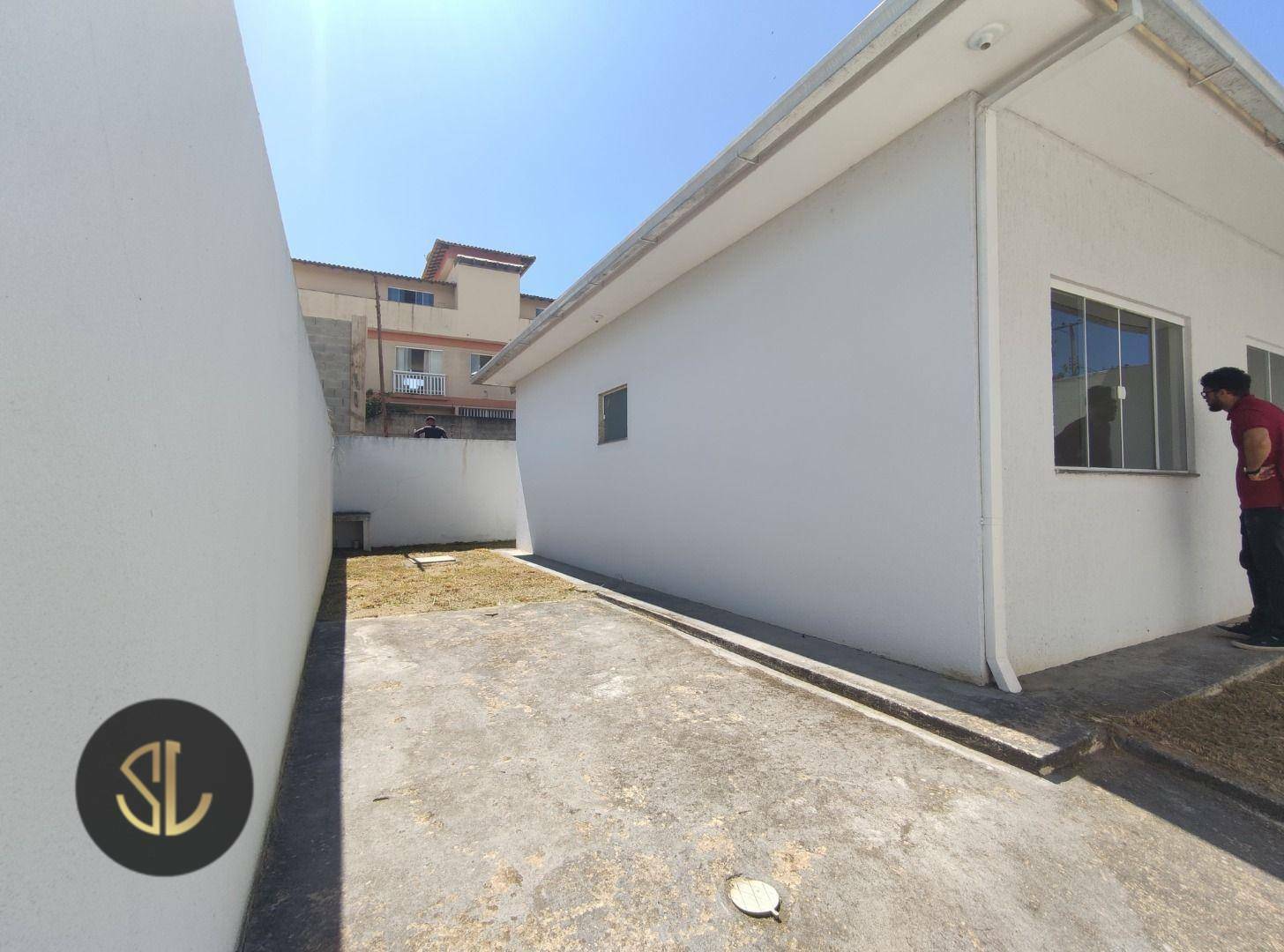 Casa à venda com 2 quartos, 70m² - Foto 4