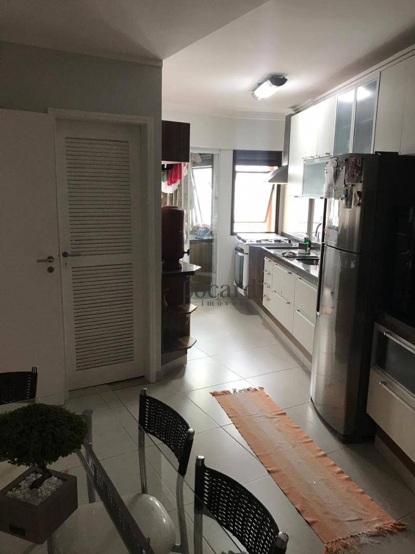 Apartamento à venda com 3 quartos, 130m² - Foto 6