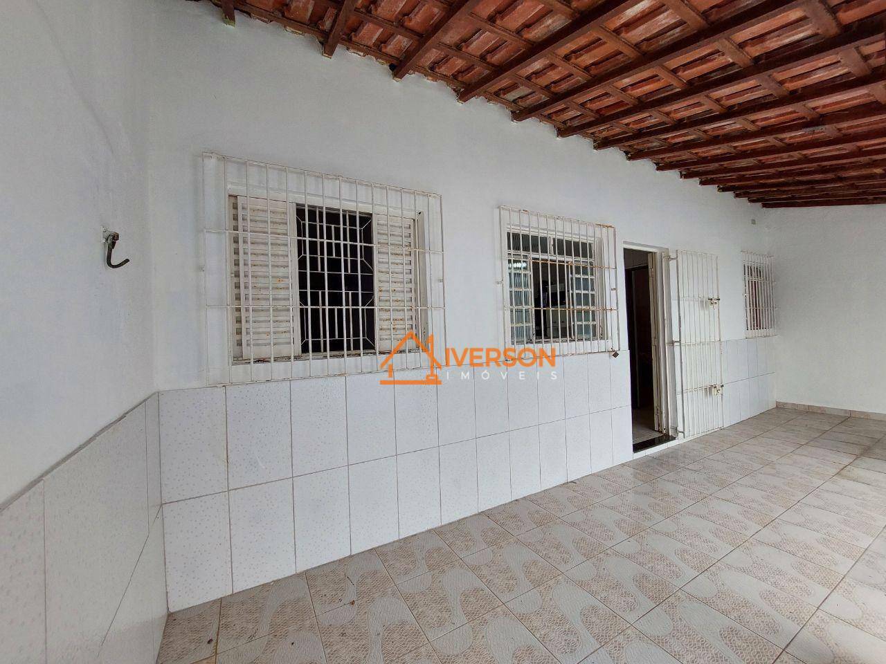 Casa à venda com 2 quartos, 54m² - Foto 2