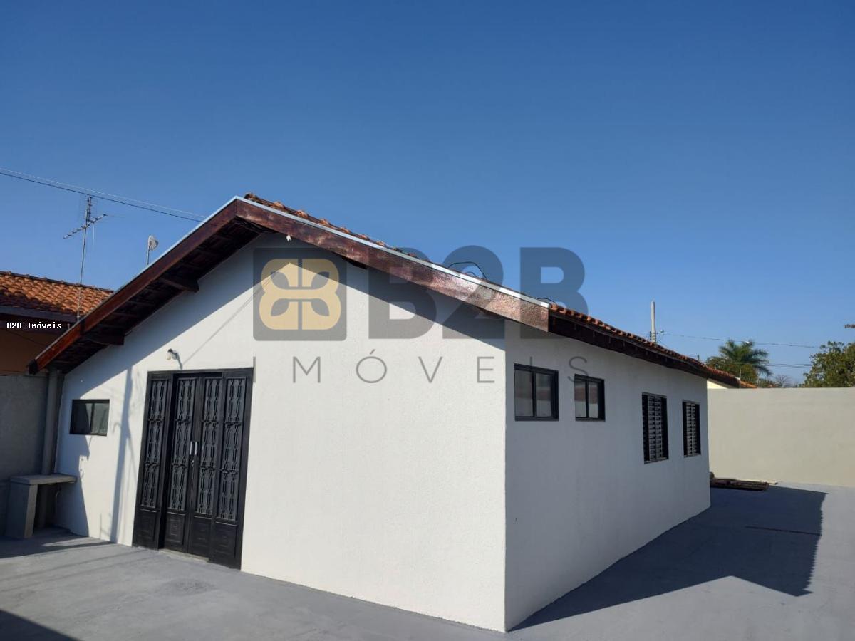 Casa à venda com 2 quartos, 200m² - Foto 2