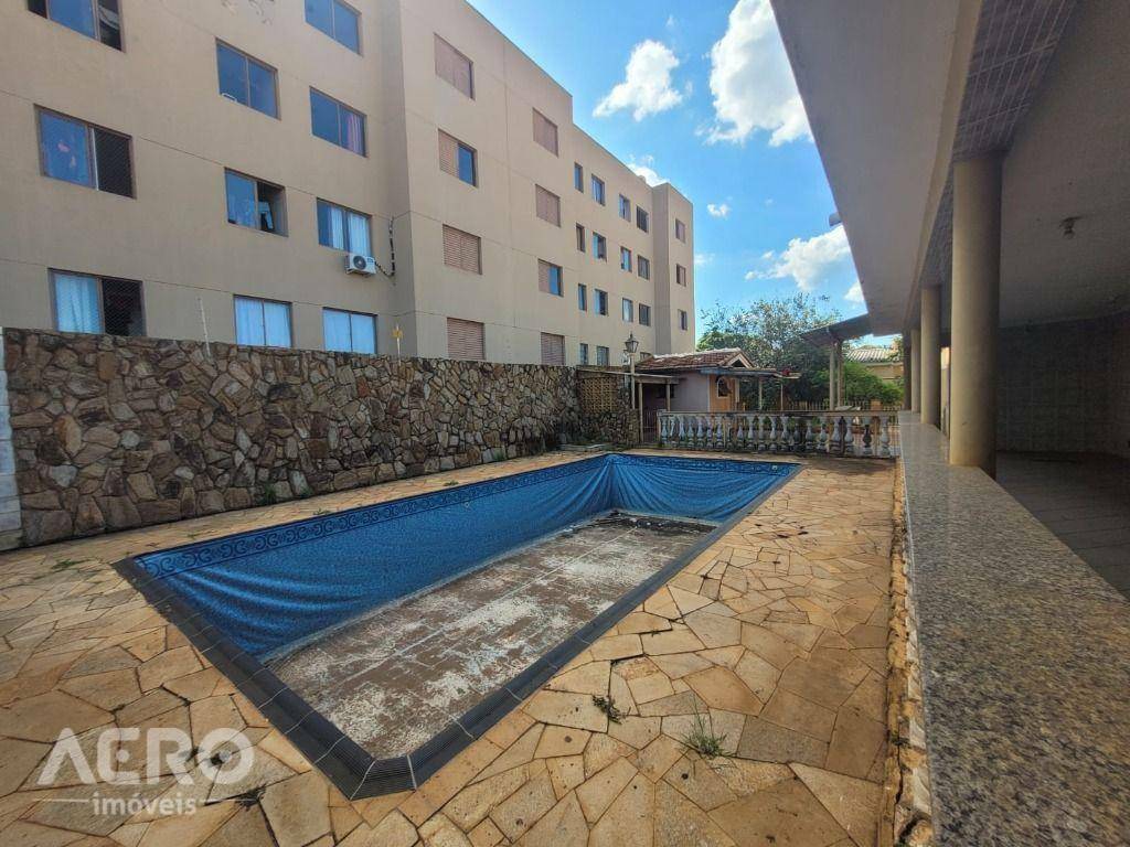 Casa à venda com 3 quartos, 500m² - Foto 2