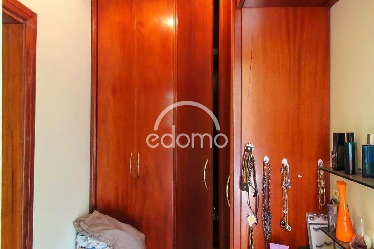 Casa à venda com 5 quartos, 188m² - Foto 9