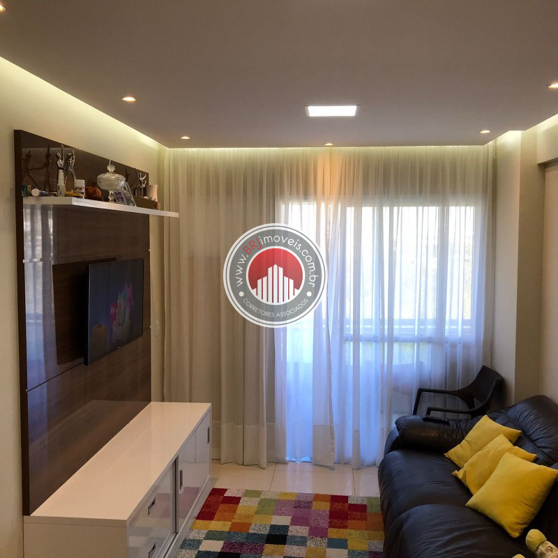 Apartamento à venda com 2 quartos, 72m² - Foto 1