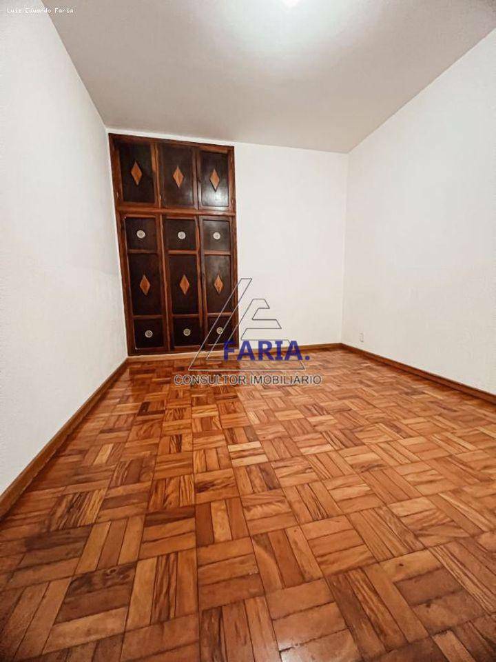 Casa à venda com 4 quartos, 250m² - Foto 9