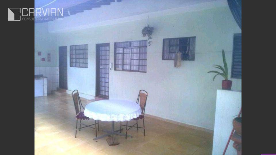 Casa à venda com 4 quartos, 151m² - Foto 2