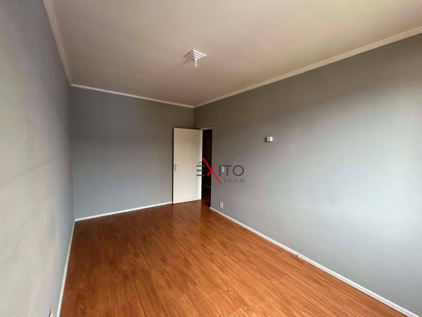 Apartamento à venda com 2 quartos, 77m² - Foto 3