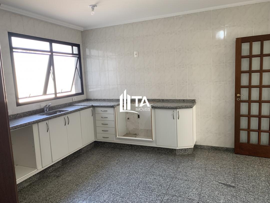 Apartamento à venda com 3 quartos, 228m² - Foto 6