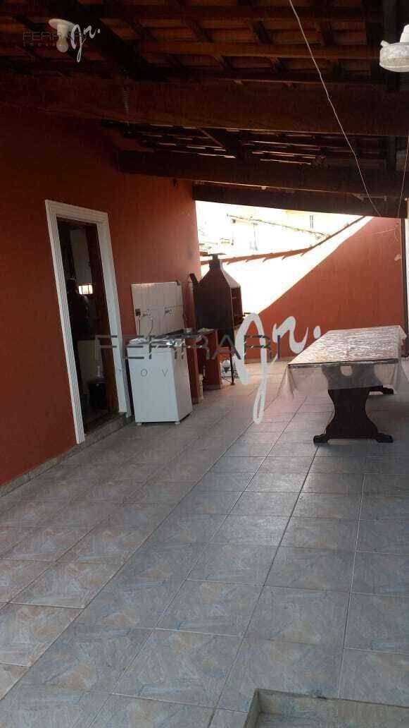 Casa à venda com 3 quartos, 196m² - Foto 1