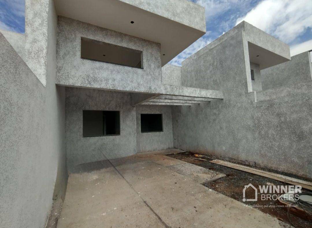 Casa à venda com 3 quartos, 75m² - Foto 1