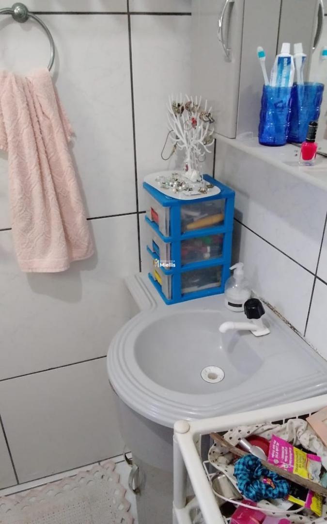 Casa à venda com 1 quarto, 100m² - Foto 2
