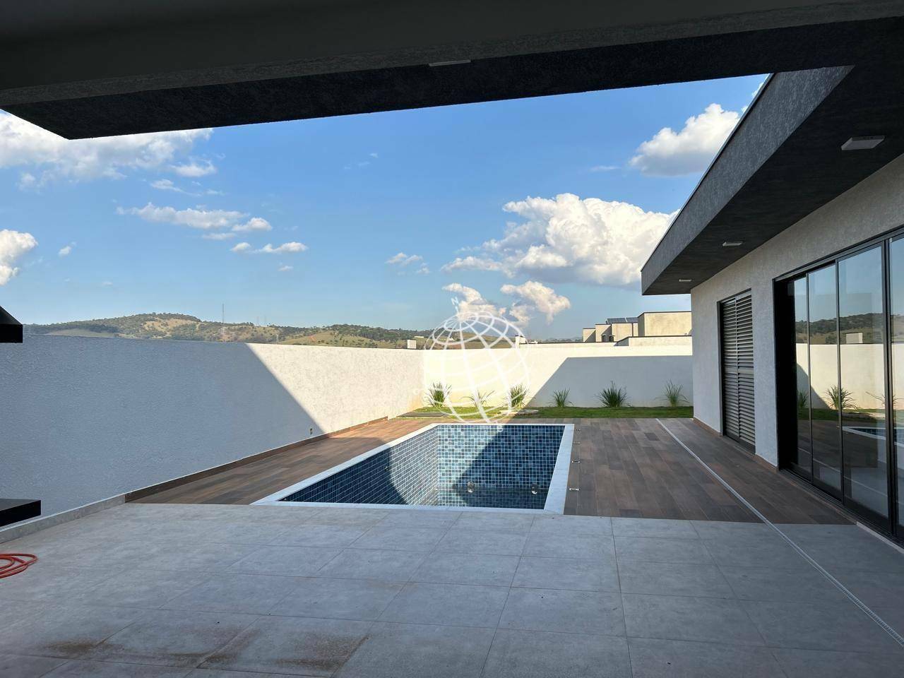 Casa de Condomínio à venda com 4 quartos, 305m² - Foto 6