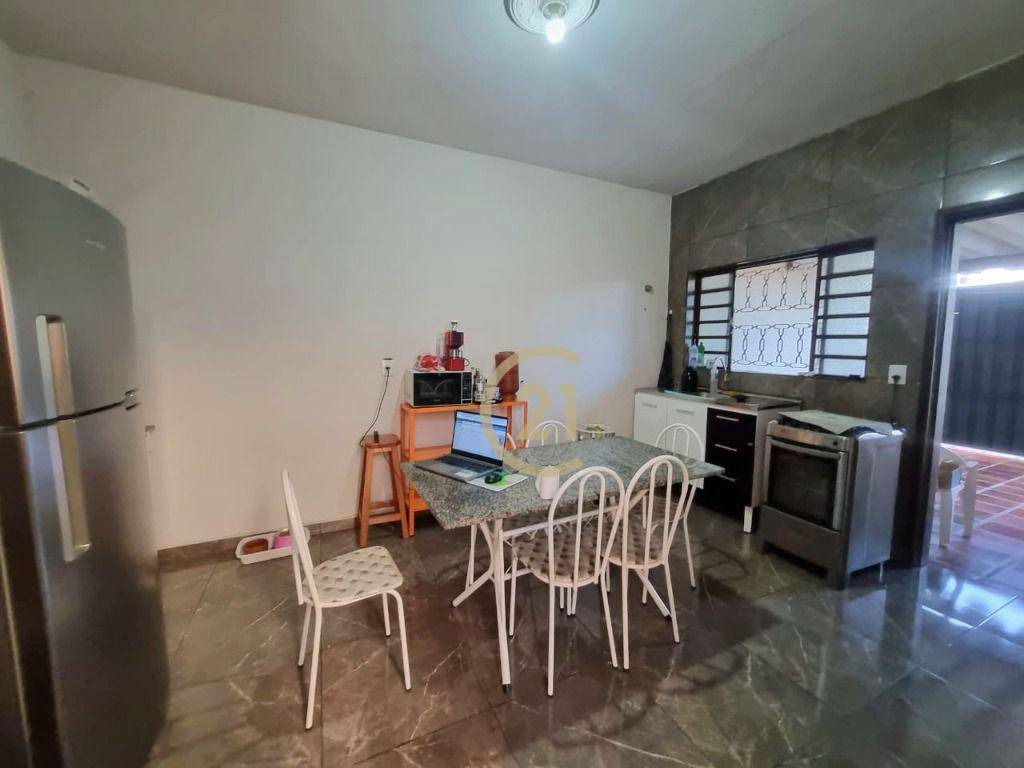 Casa à venda com 2 quartos, 81m² - Foto 9