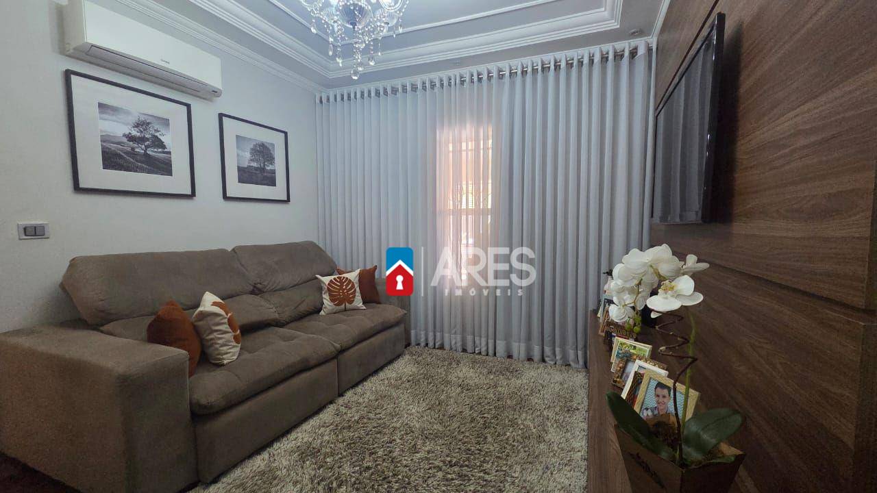Casa para alugar com 3 quartos, 175m² - Foto 1